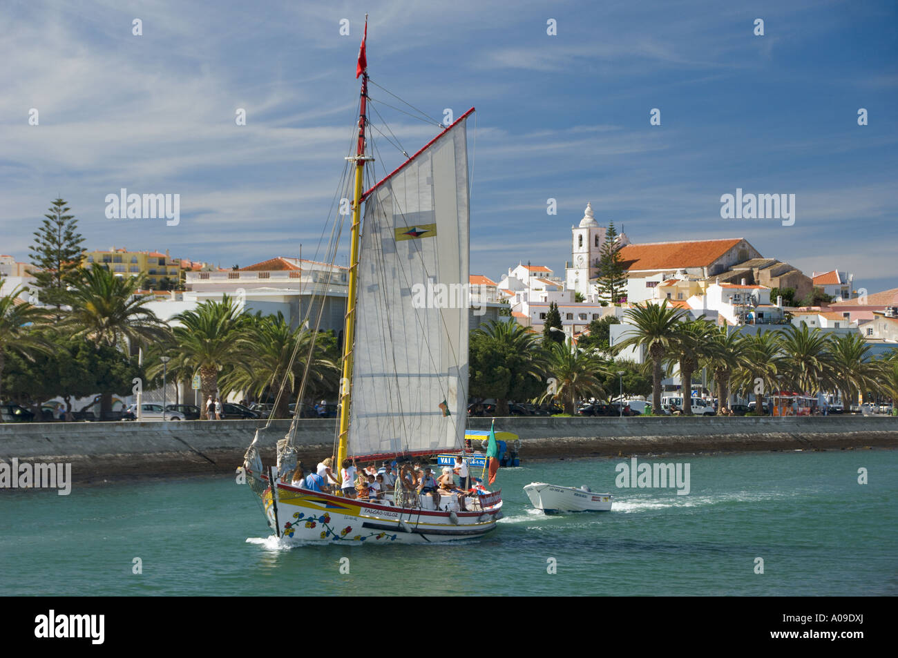 Il Portogallo Algarve, Lagos, giorno di viaggio yacht, la Bom Dia, lasciando il porto Foto Stock