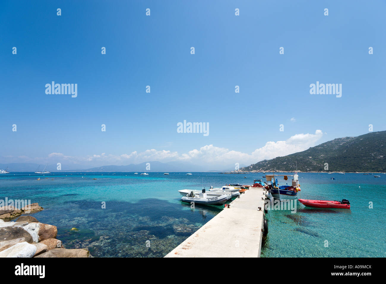 Spiaggia e pontile Campomoro, vicino a Propriano, Golfo di Valinco Corsica, Francia Foto Stock