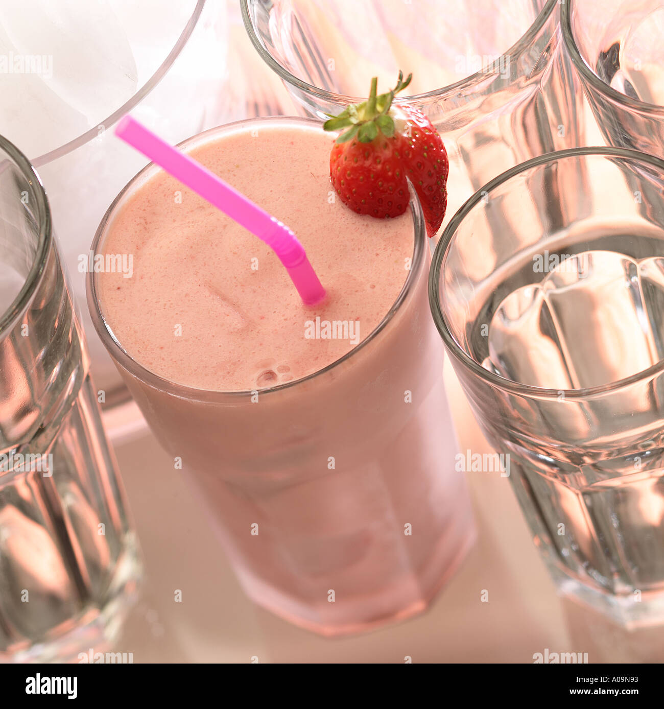 Cocktail Berry arrossire Vodka Framboise di gelato alla vaniglia fragole parole chiave bere alcol frutta Foto Stock