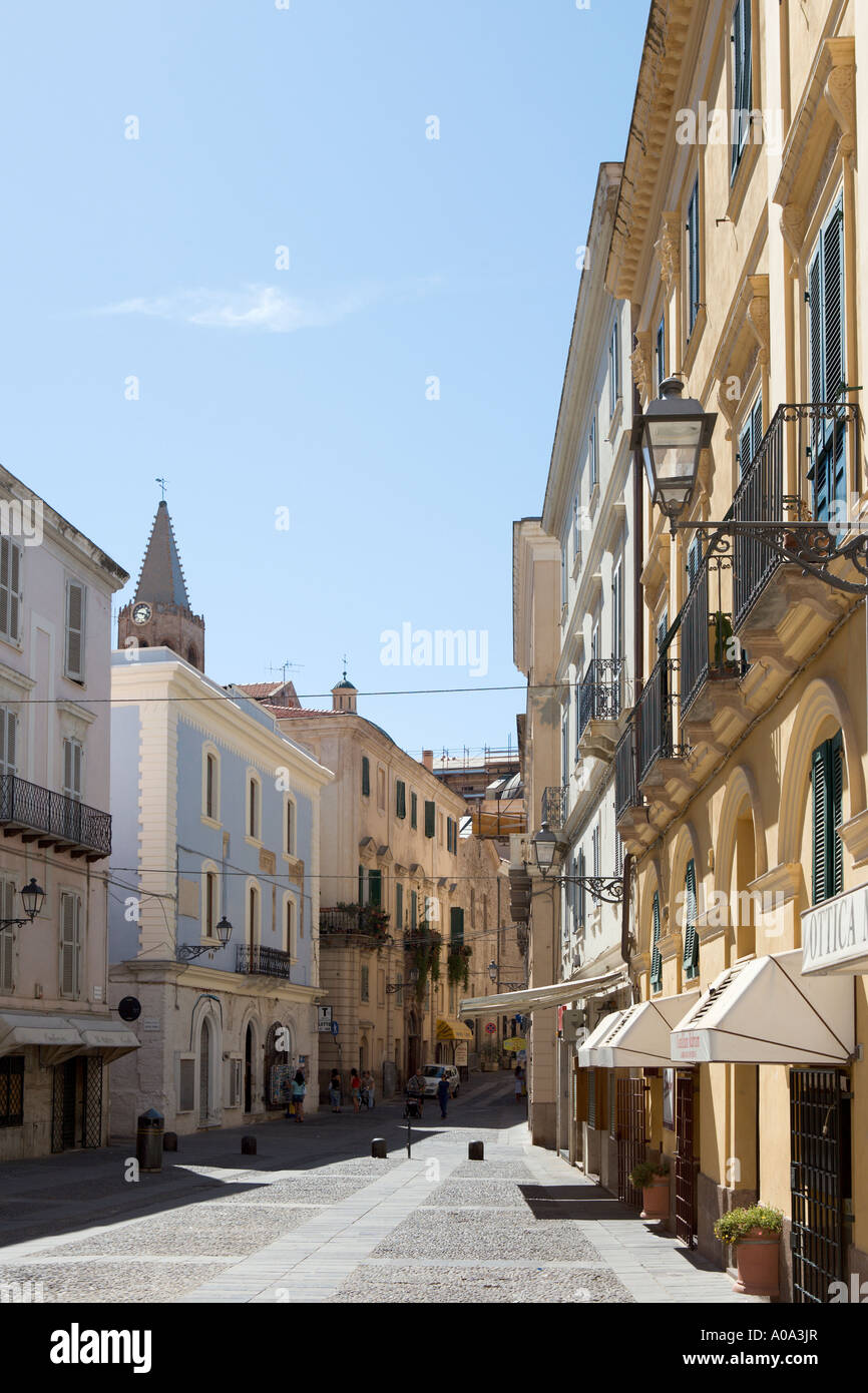 Street nella città vecchia, Alghero, Sardegna, Italia Foto Stock