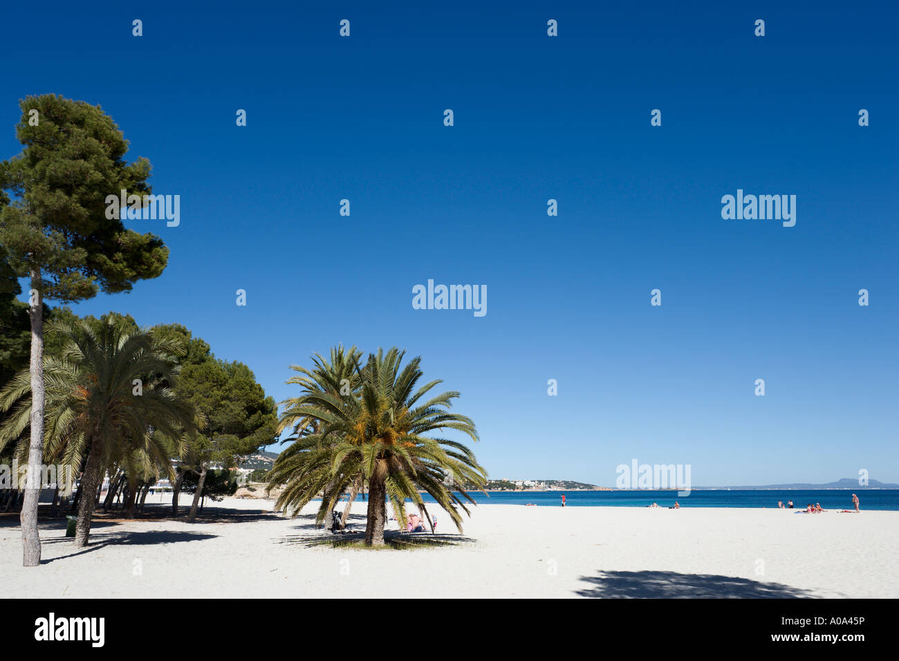 Spiaggia in inverno, Palma Nova, la baia di Palma di Maiorca, isole Baleari, Spagna Foto Stock