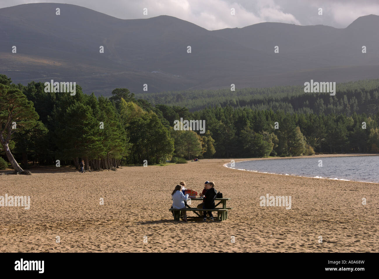 La tempesta Loch Morlich Rothiemurchus Aviemore Cairngorm National Park Highlands scozzesi Foto Stock