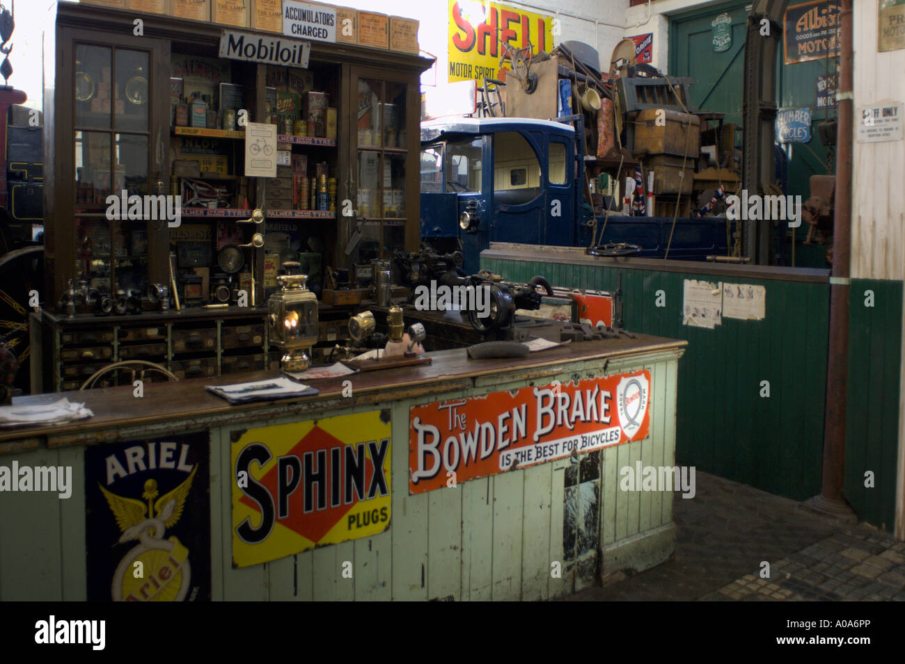 Garage in città circa 1913 Beamish Nord dell Inghilterra Museo a cielo aperto della Contea di Durham Foto Stock