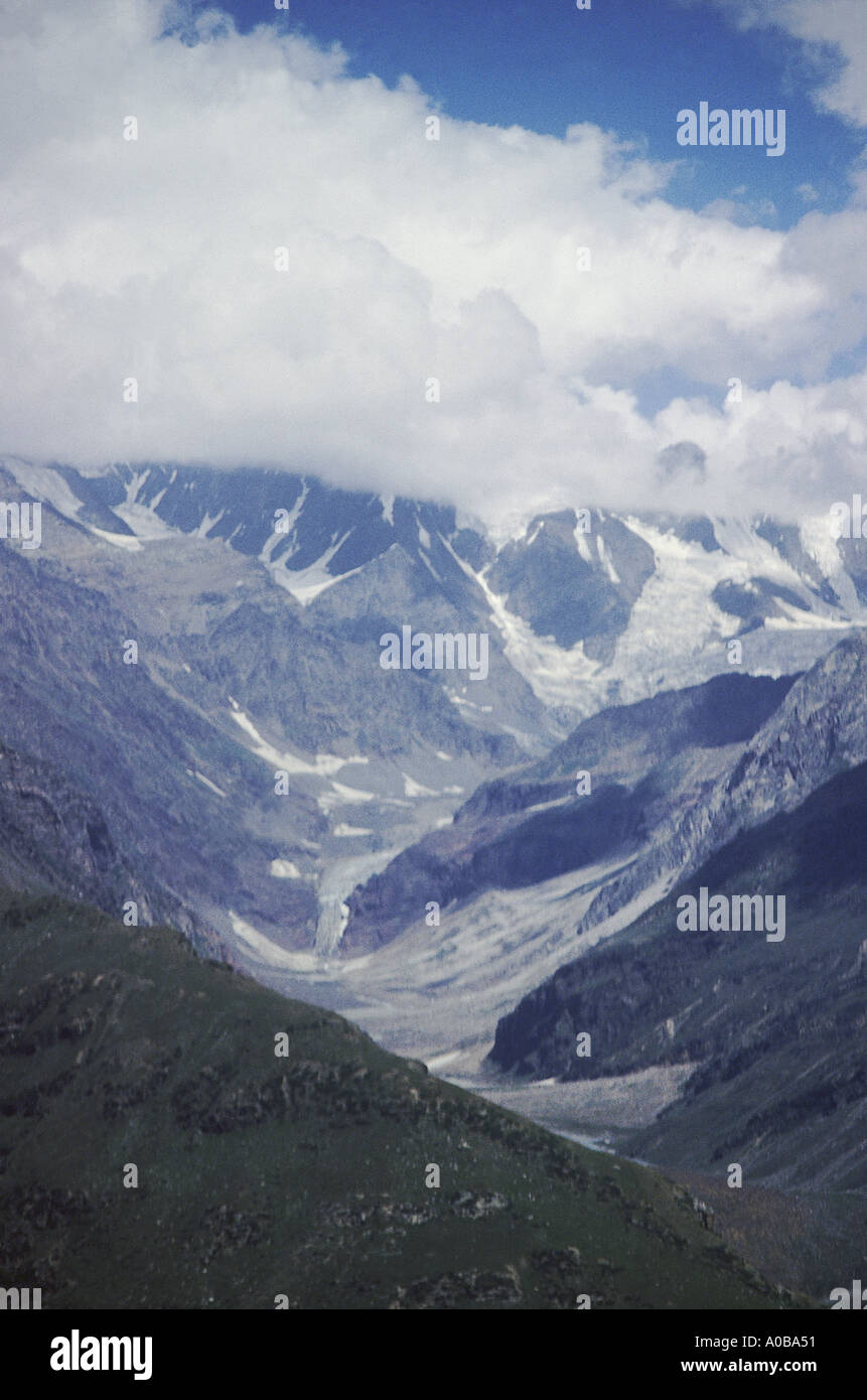 Vette dell'himalaya coperti di neve Foto Stock