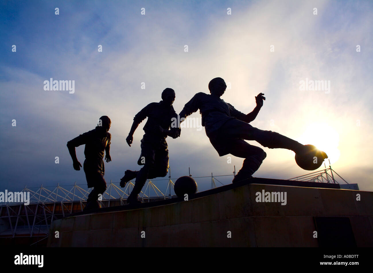 Statua di Sir Stanley Matthews all'esterno dello stadio del Bet365 a Stoke-on-Trent, Staffordshire Foto Stock