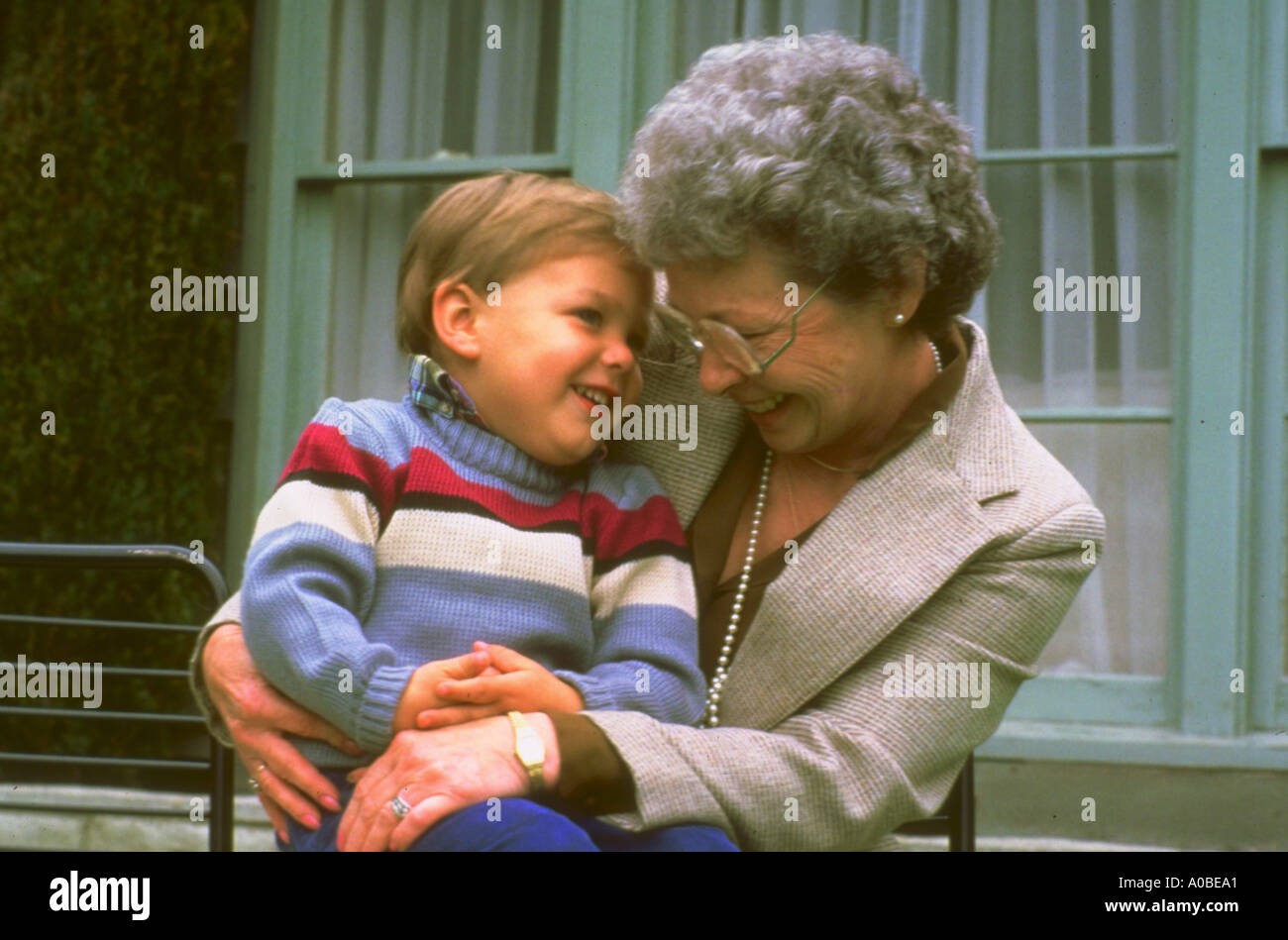 La nonna con il nipote di Los Angeles in California Foto Stock