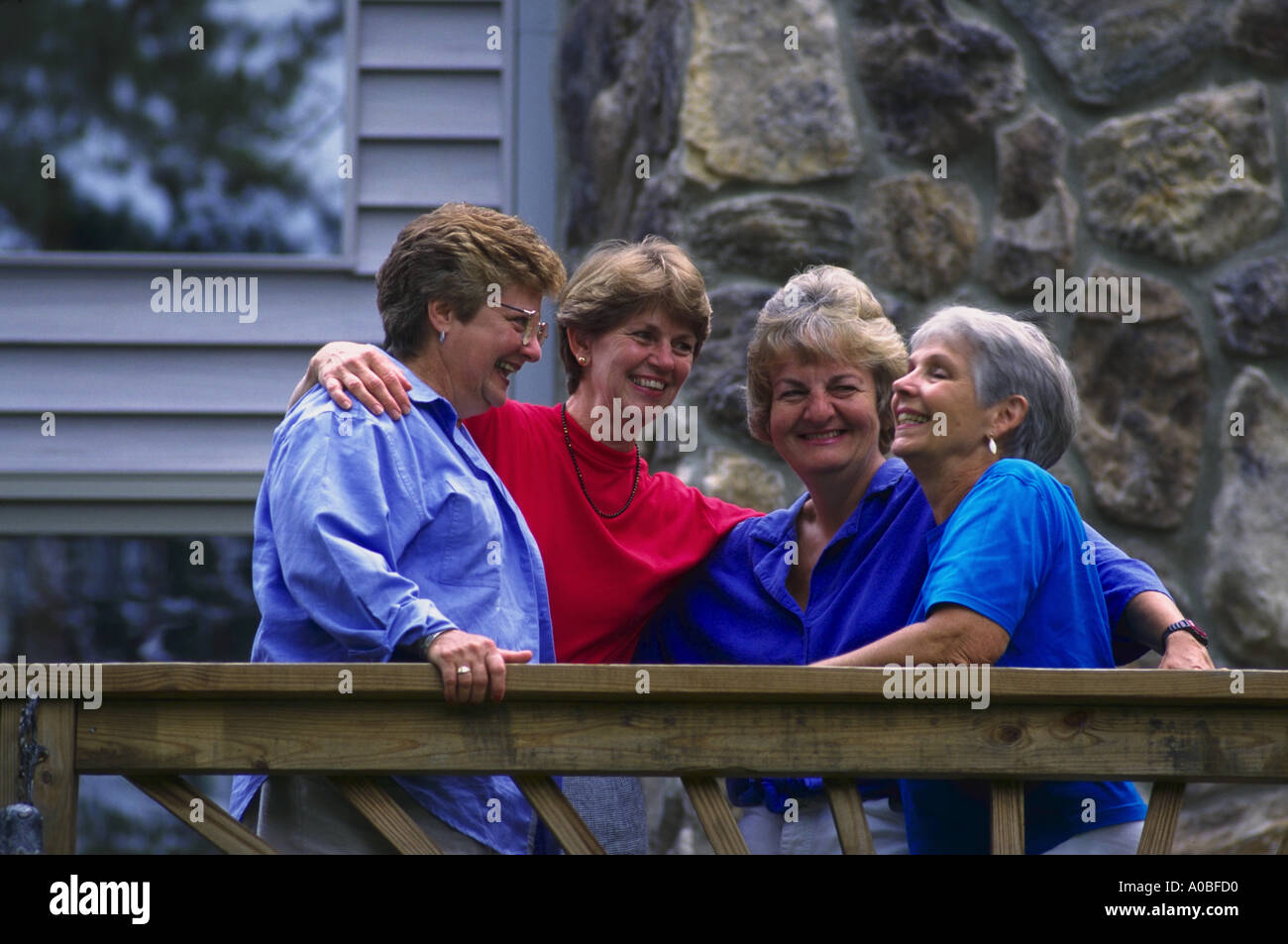 Donne mature godendo di amicizia Foto Stock