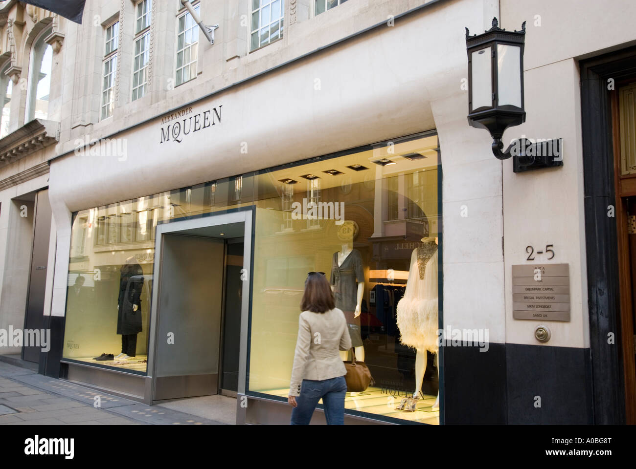 Alexander McQueen fashion shop in Bond Street Londra Inghilterra REGNO UNITO Foto Stock