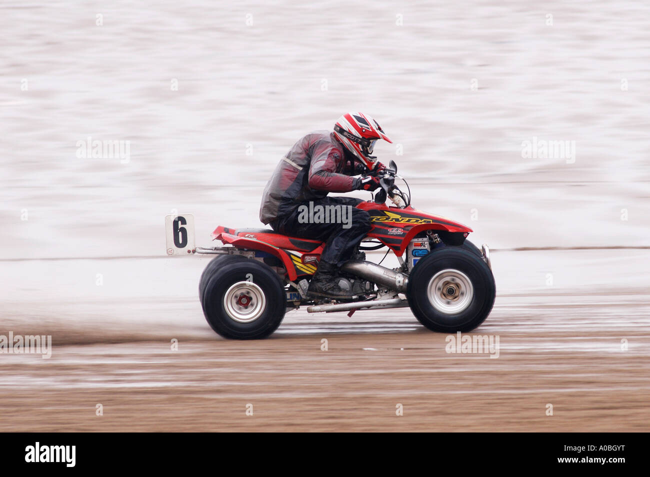 Honda moto quad sulla spiaggia nel Regno Unito Foto Stock