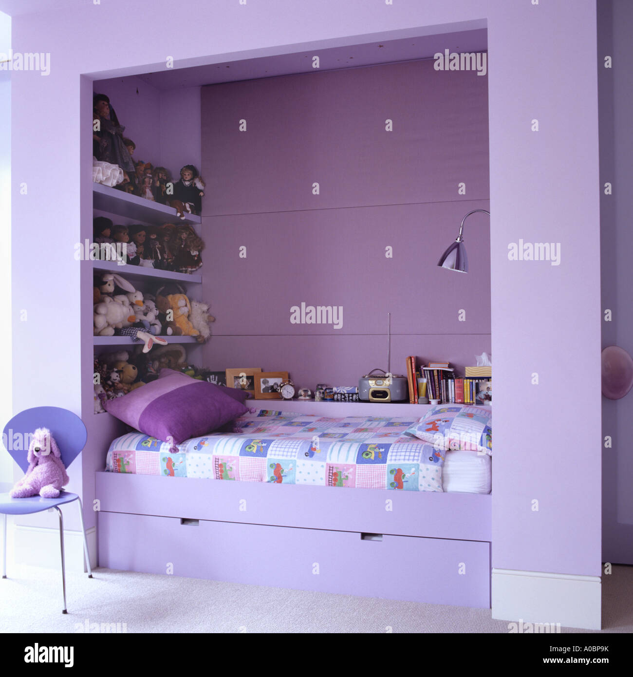 Bambini La camera da letto viola in una casa di Londra Foto Stock