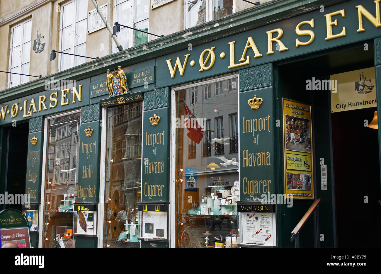 "W. Ø Larsen' Tobacconist Shop e negozio di sigari, Copenhagen, Danimarca, Europa Foto Stock