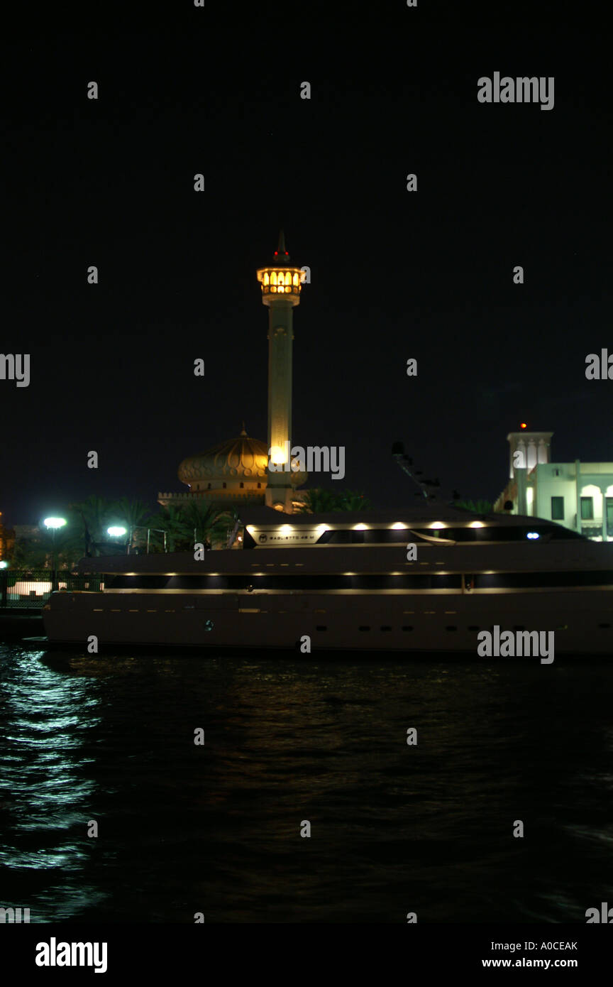 Torrente di Dubai Emirati Arabi Uniti EMIRATI ARABI UNITI di notte illuminata Foto Stock