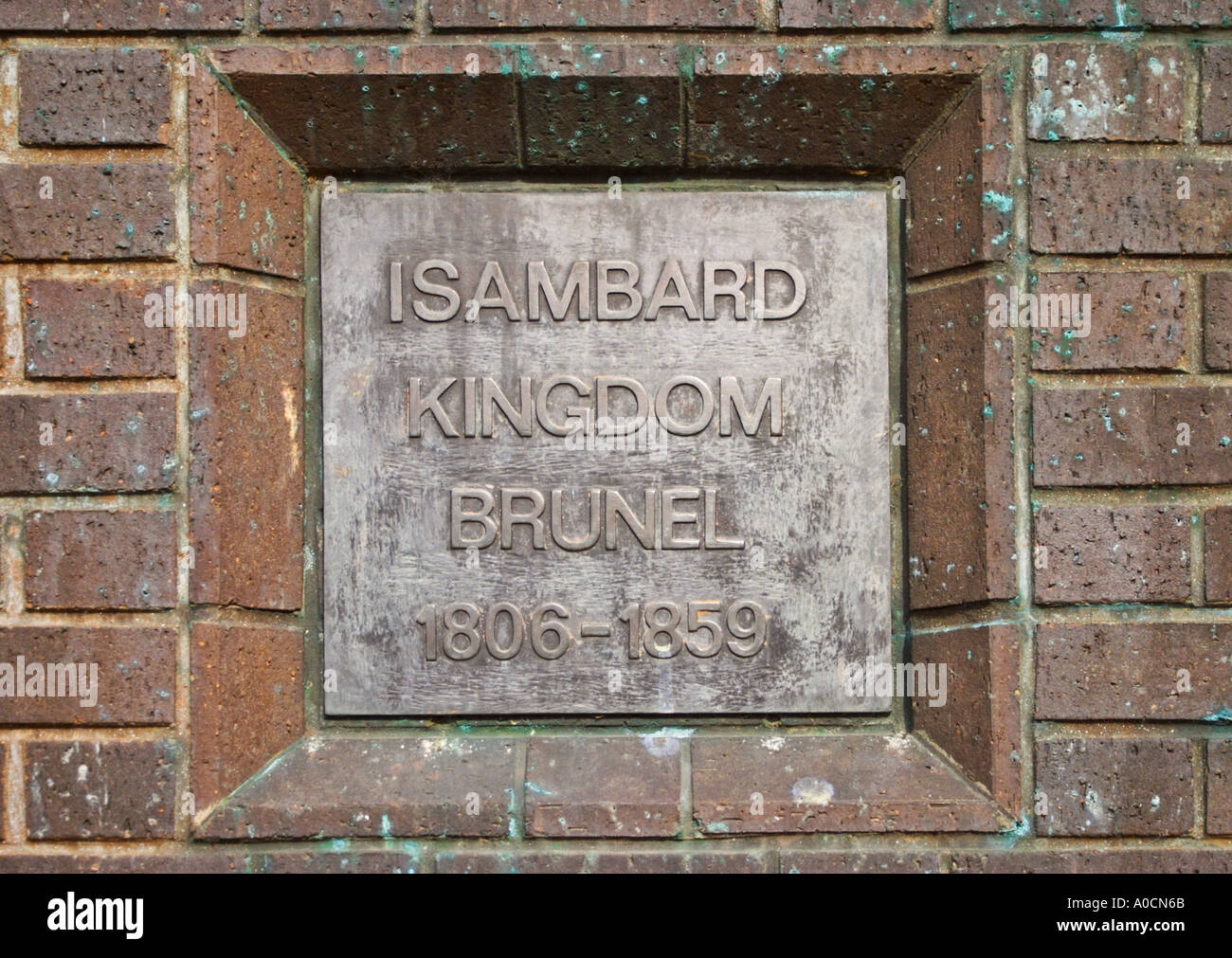 Nome lapide sulla statua di Isambard Kingdom Brunel 1806 1859 in Bristol Foto Stock