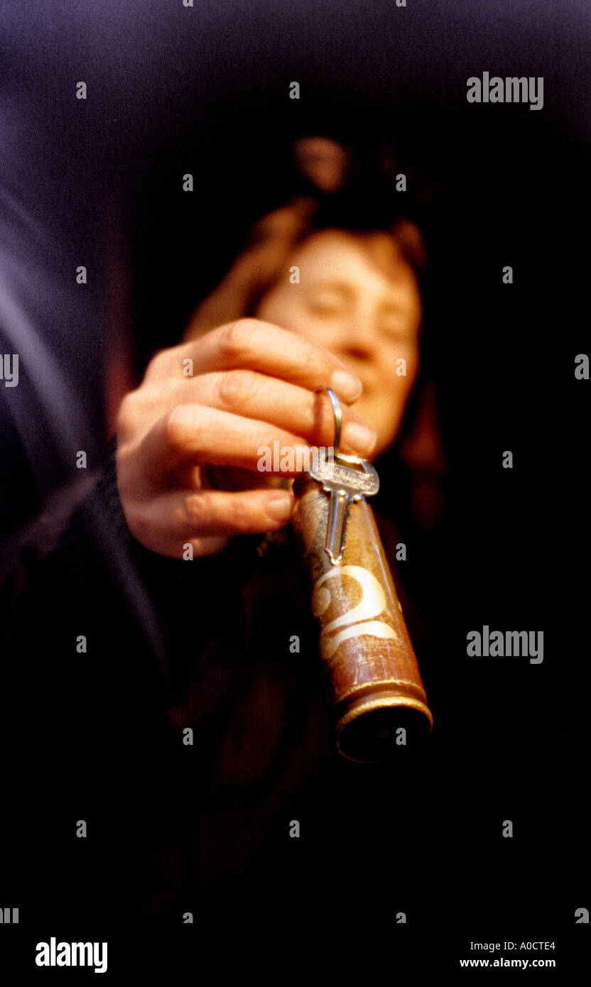 Sulla pianura di vasi pieni di detriti di guerra anche gli hotel hanno le custodie di cartuccia per decorare le chiavi delle camere Foto Stock