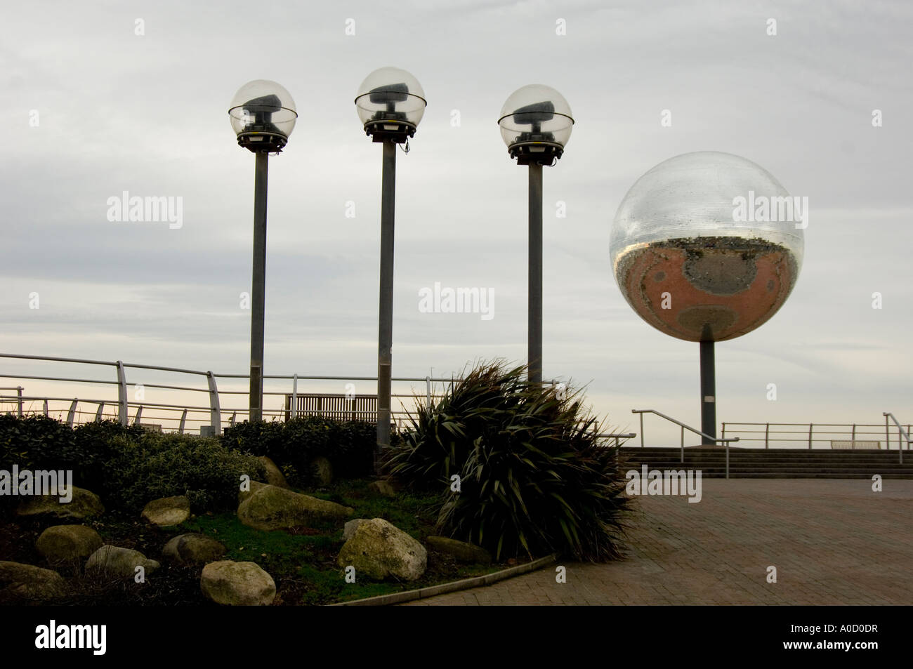 Il mondo la più grande sfera dello specchio a Blackpool Regno Unito Foto Stock