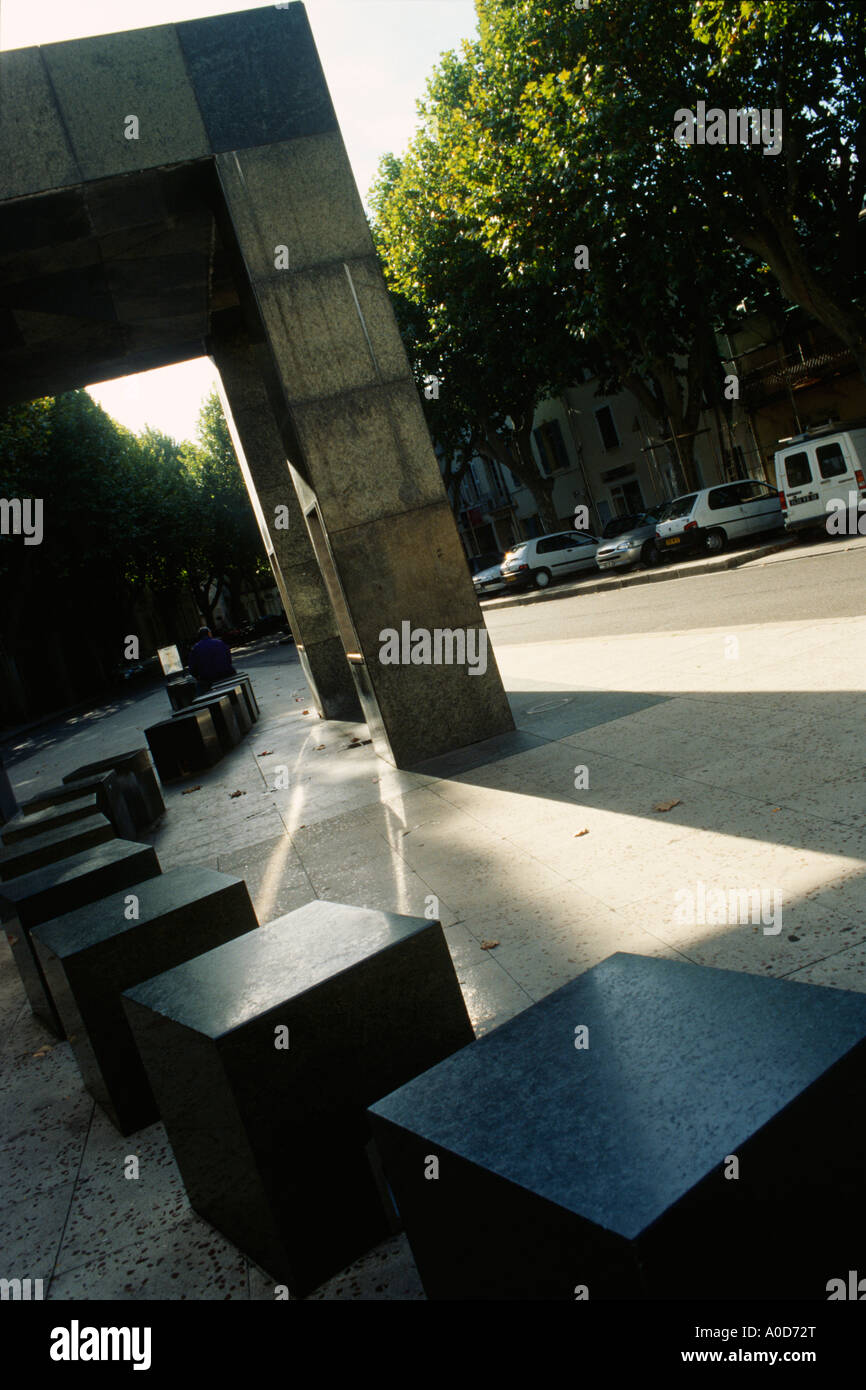 Francia Nimes Il abribus fermata su Avenue Carnot progettato da Philippe Starck Foto Stock
