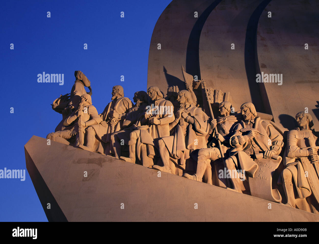 Il Portogallo, Lisbona, Monumento alla esploratori, crepuscolo Foto Stock