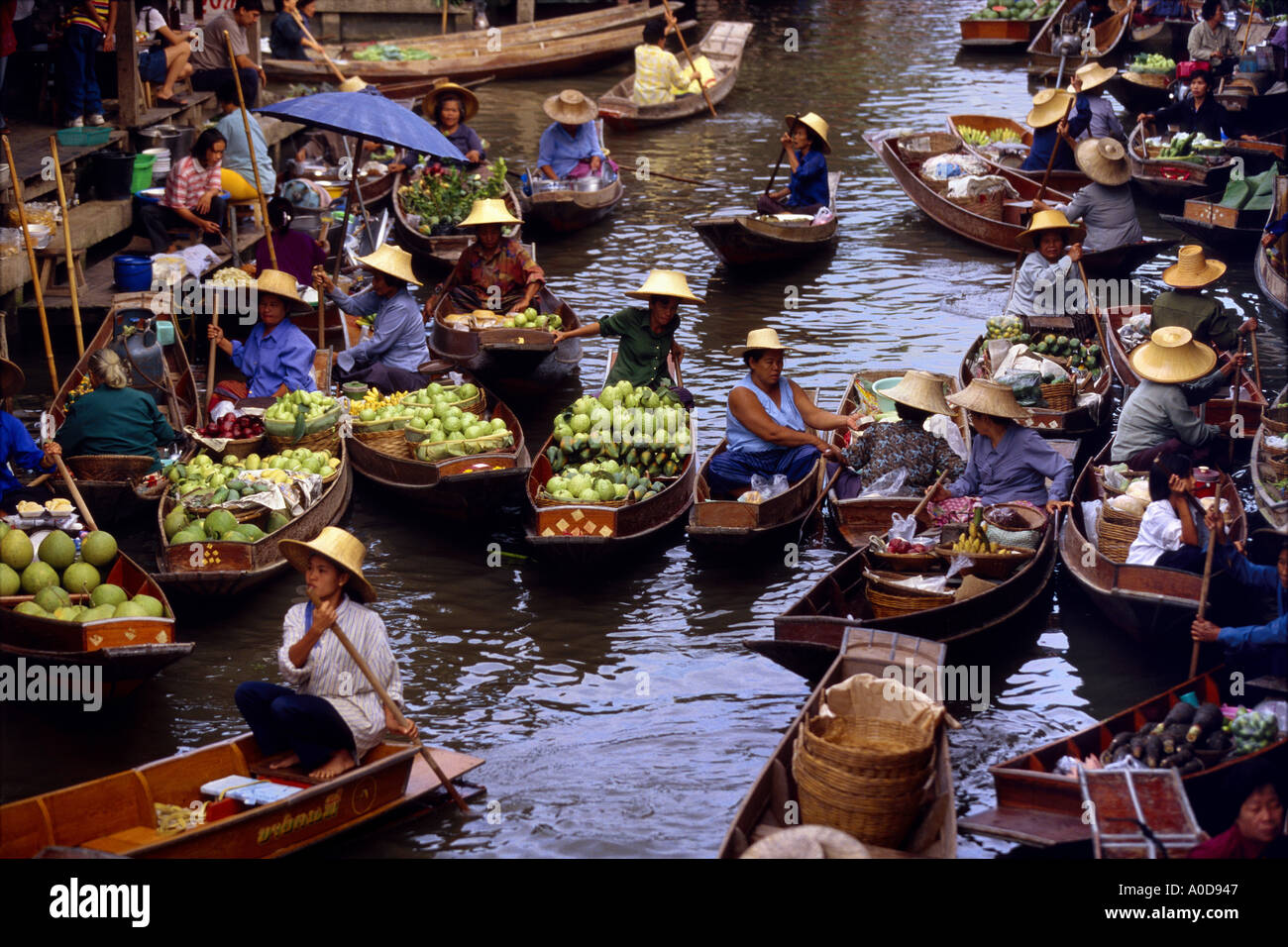 Thailandia, Bangkok, Damnoen Saduak, mercato galleggiante Foto Stock