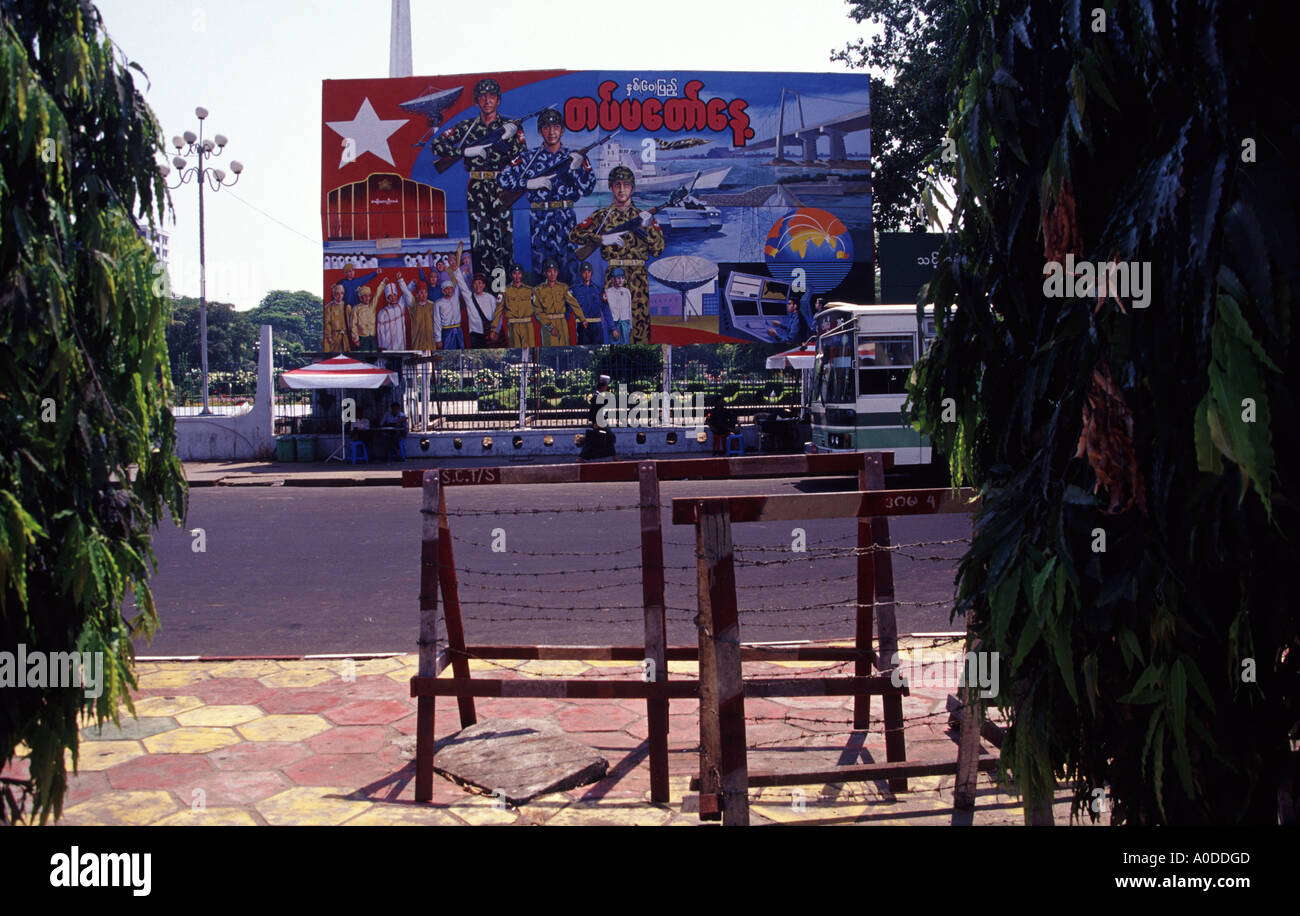 Segni di pressione politica è evidente ovunque in Myanmar Foto Stock