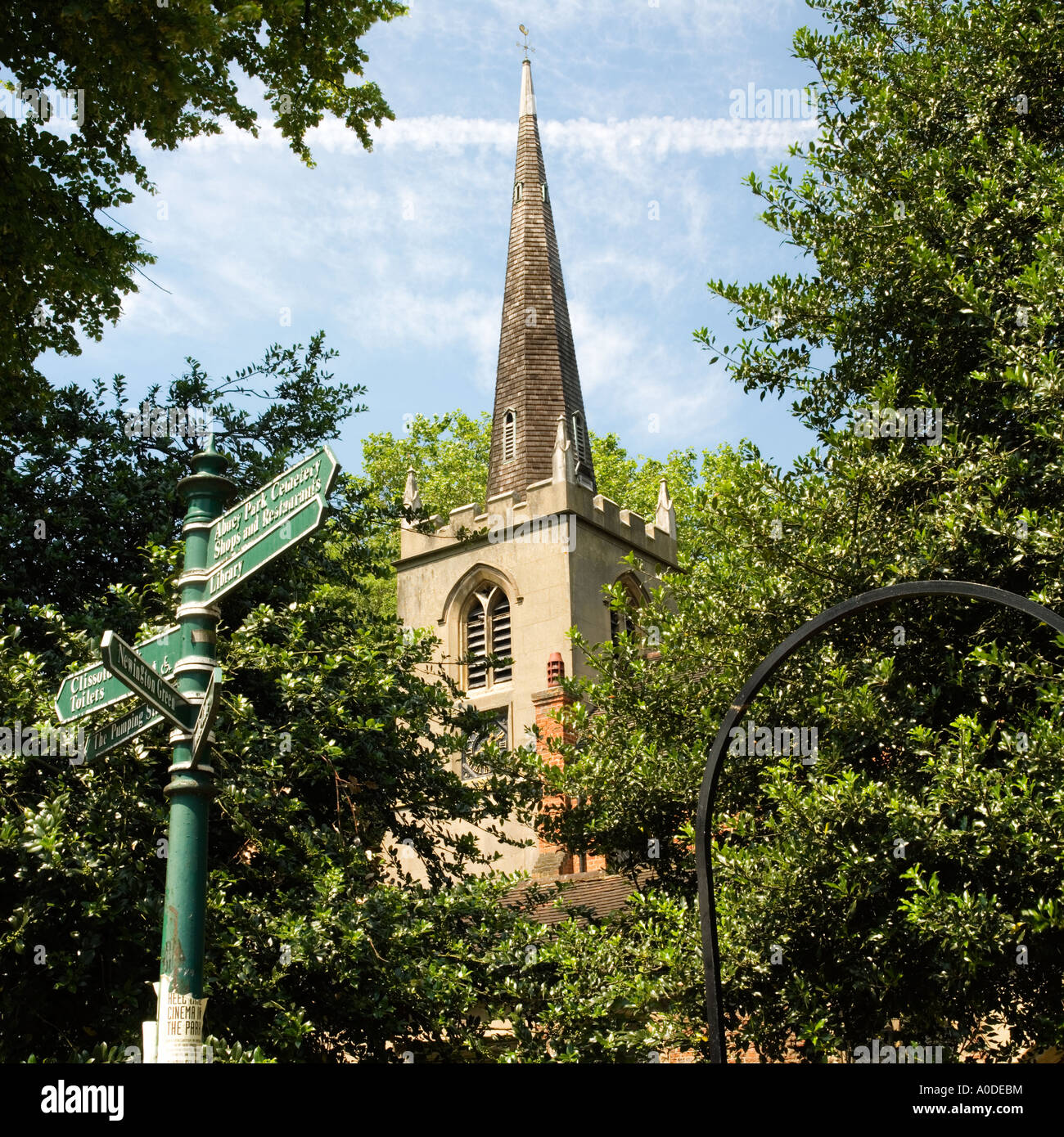 Santa Maria della vecchia chiesa in Stoke Newington Church street a nord di Londra Inghilterra REGNO UNITO Foto Stock