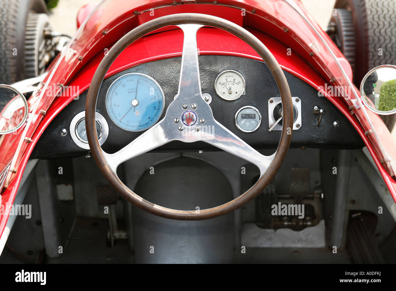 Il Cockpit di una Maserati Formula 1 Racing Car dal Donnington Grand Prix Collection Foto Stock