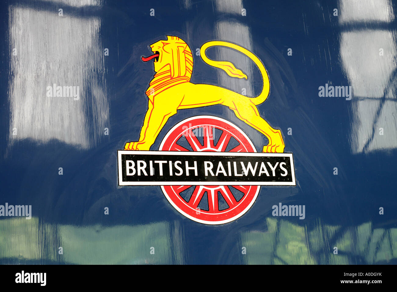La British Rail Logo su Sir Nigel Gresley locomotiva di North Yorkshire Moors Railway, Pickering. Foto Stock