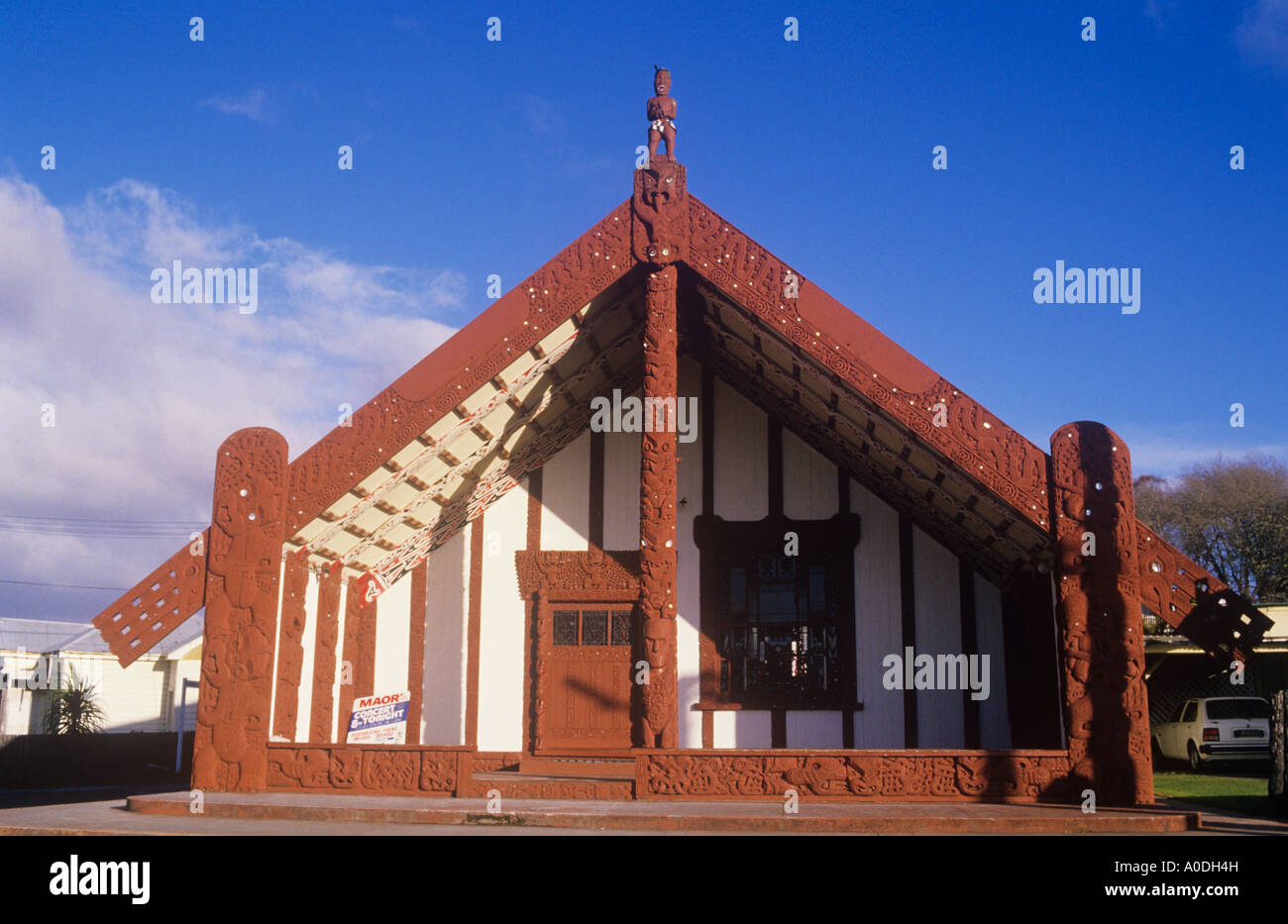 Ancestrale Maori Meeting House, Riserva Termale di Whakarewarewa, Rotorua, Isola del nord, Nuova Zelanda Foto Stock