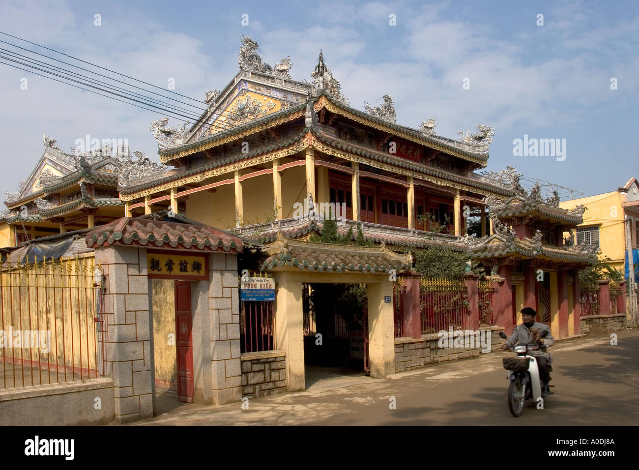 Il Vietnam Hue religione porta di Chua Ongs Fukien Fujian pagoda cinese gravemente danneggiato durante l offensiva del Tet Foto Stock