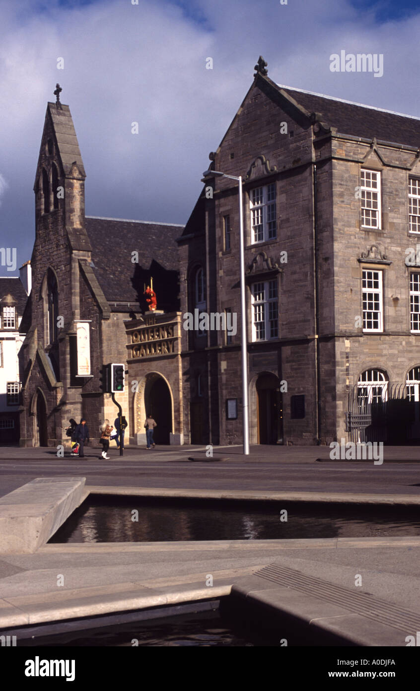 La Galleria d'arte attaccata al Palazzo di Holyroodhouse a Edimburgo in Scozia Foto Stock