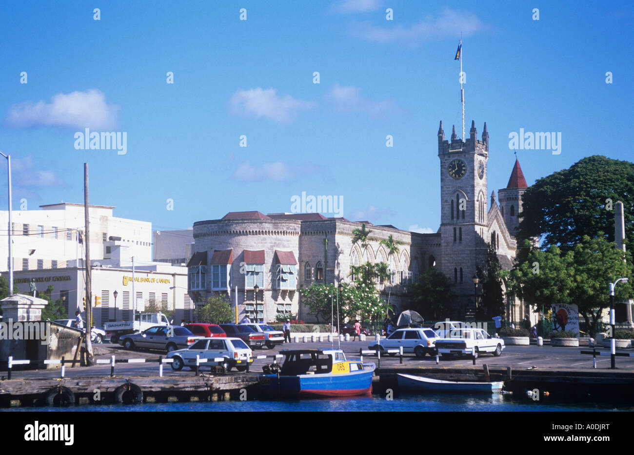 Per gli edifici pubblici attraverso il carenaggio, Bridgetown, St Michael, Barbados Foto Stock