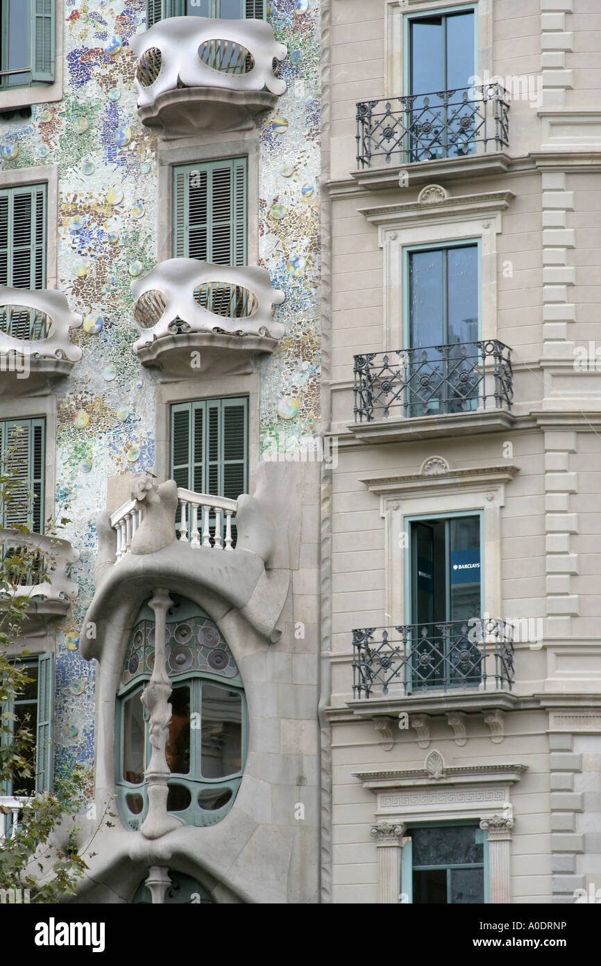 Casa Batllo e vicini di casa moderna facciata Barcellona Catalonia Spagna Foto Stock