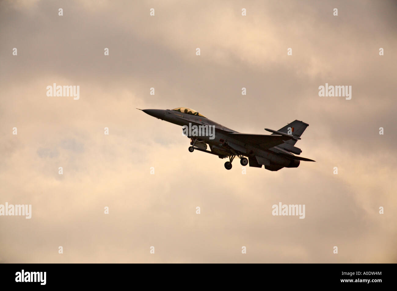 Aviazione belga F16 Fighting Falcon in arrivo a terra Foto Stock