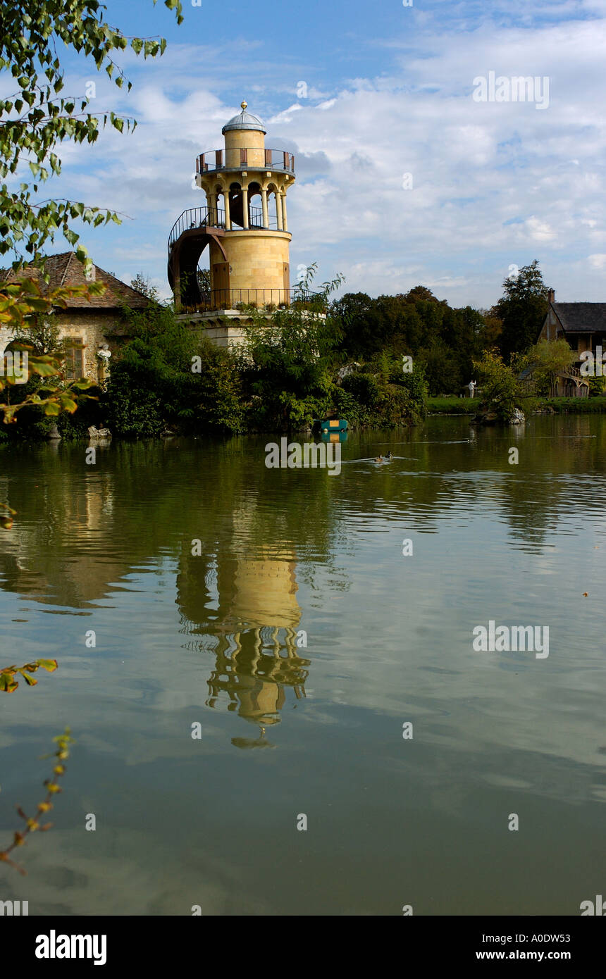 Torre del Lago riflesso nell'acqua Foto Stock