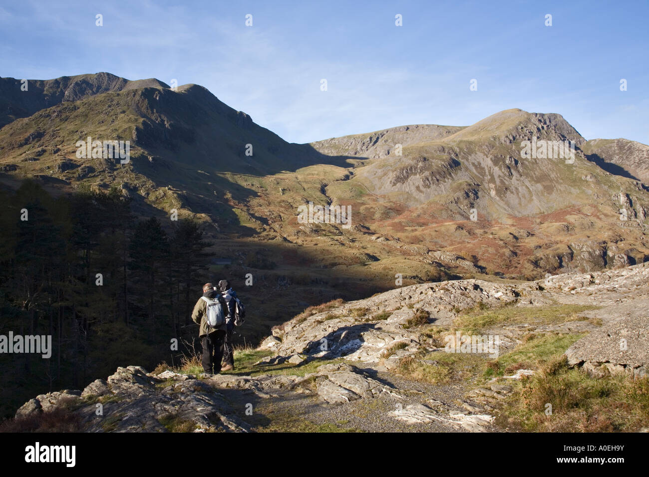 Y Garn e Foel Goch montagne sopra Nant Ffrancon vallata da Pont-Pen-y-benglog in Ogwen, Snowdonia National Park, il Galles del Nord Foto Stock