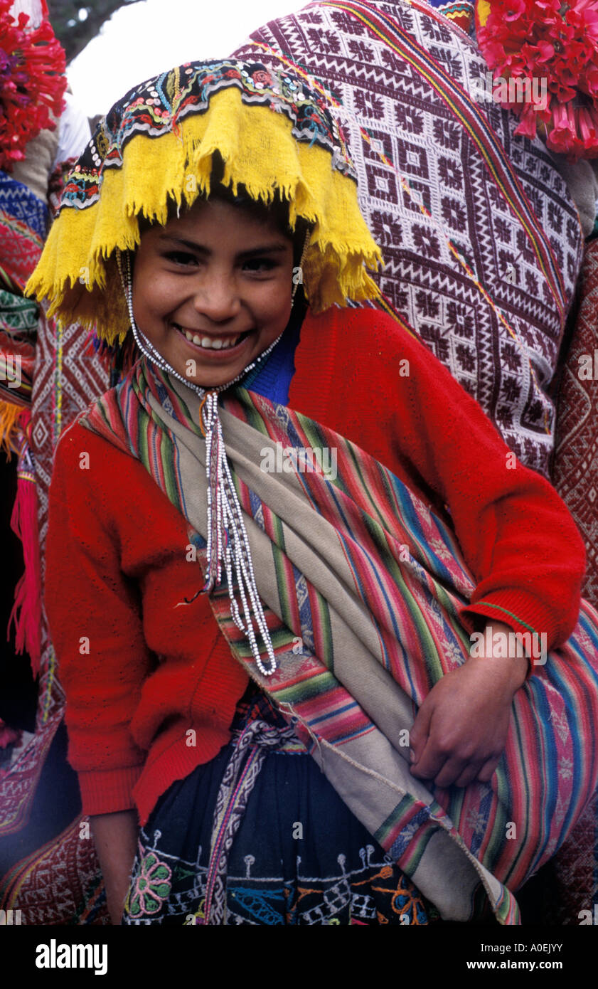 Ragazza al mercato Pisac Area di Cuzco Perù Foto Stock