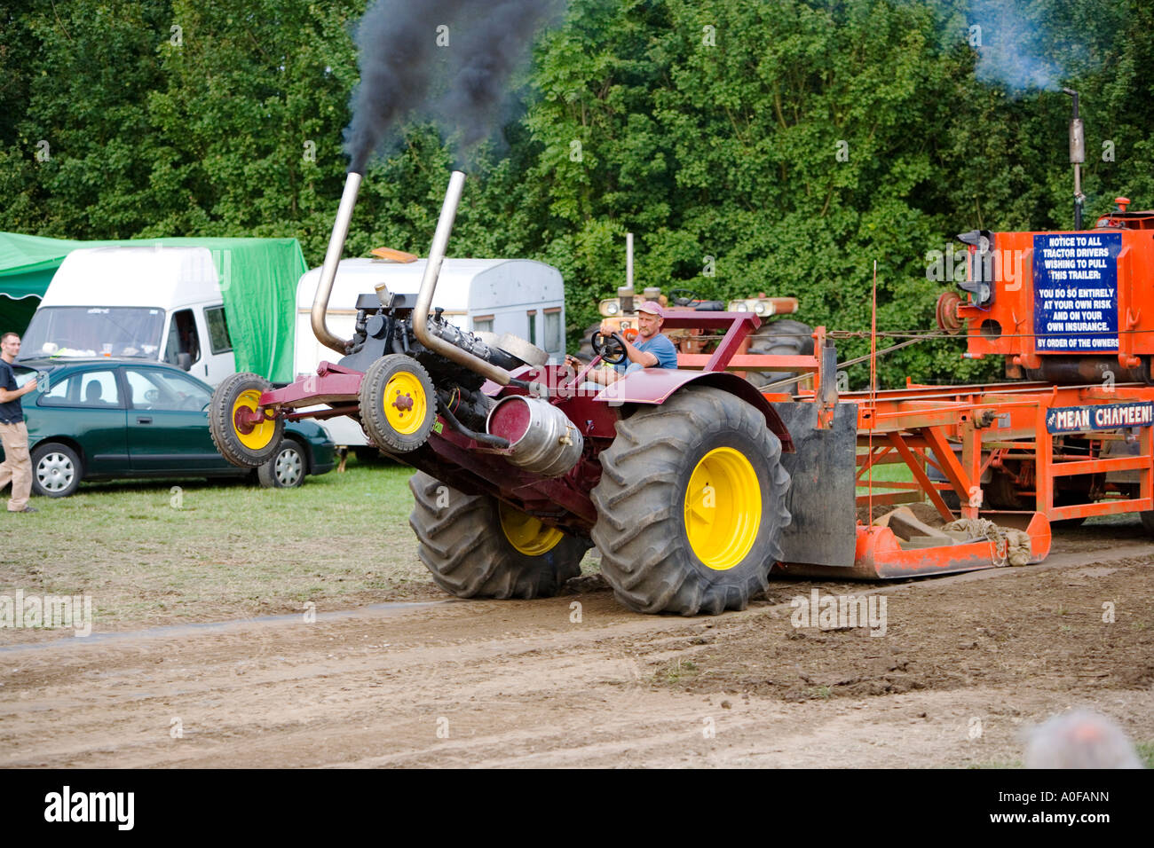 Trattore tirando evento in uno spettacolo agricolo in Inghilterra Foto Stock