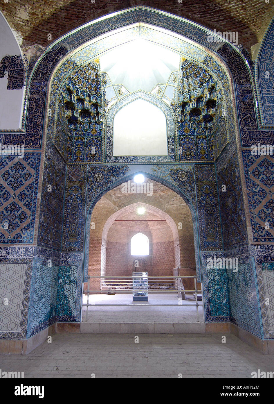 Una vista interna della Masjid-i Kabud, soprannominato la Moschea Blu, a Tabriz, Iran Foto Stock