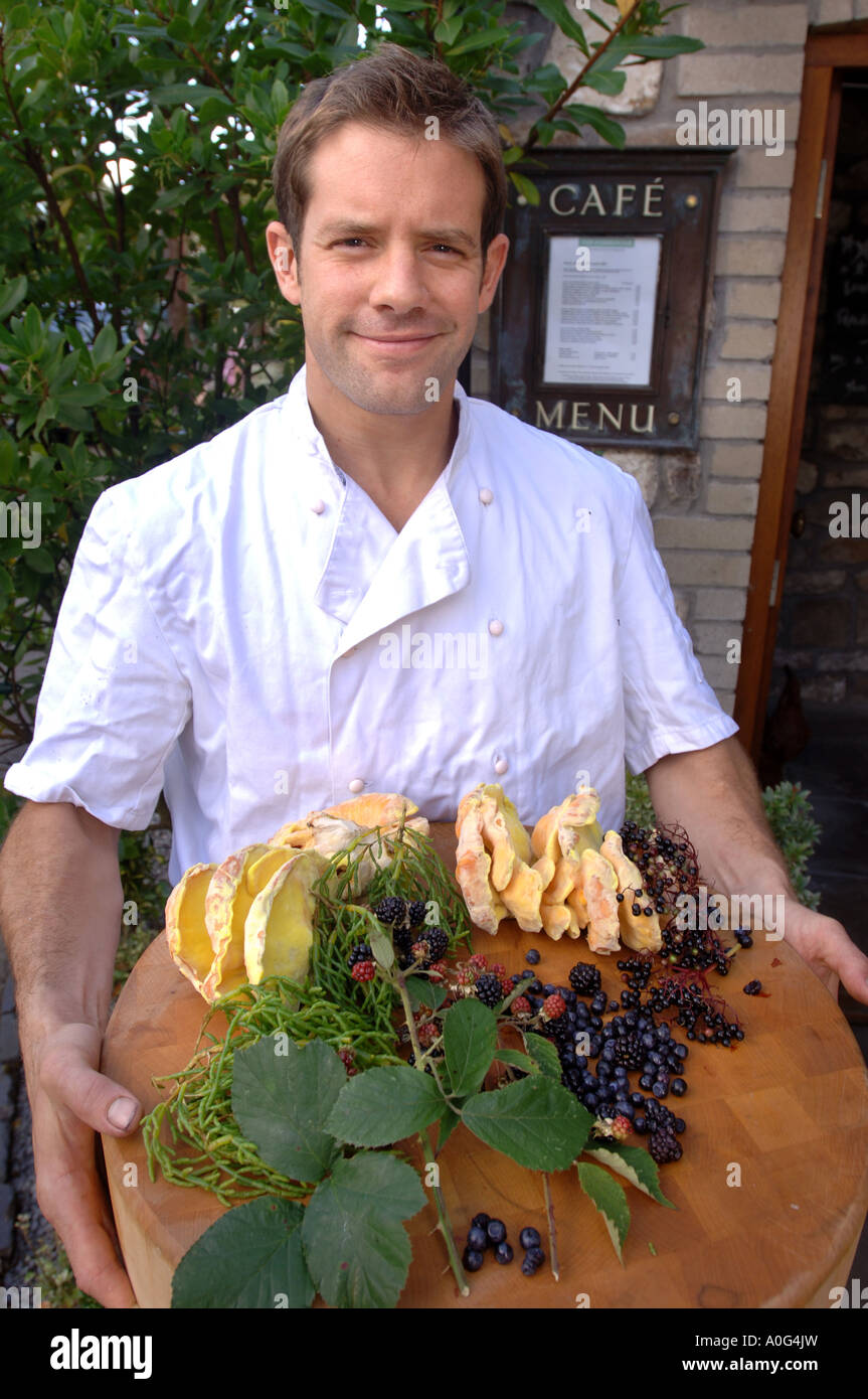 Gli ingredienti naturali raccolti dallo chef MATT TEBBUTT Foto Stock