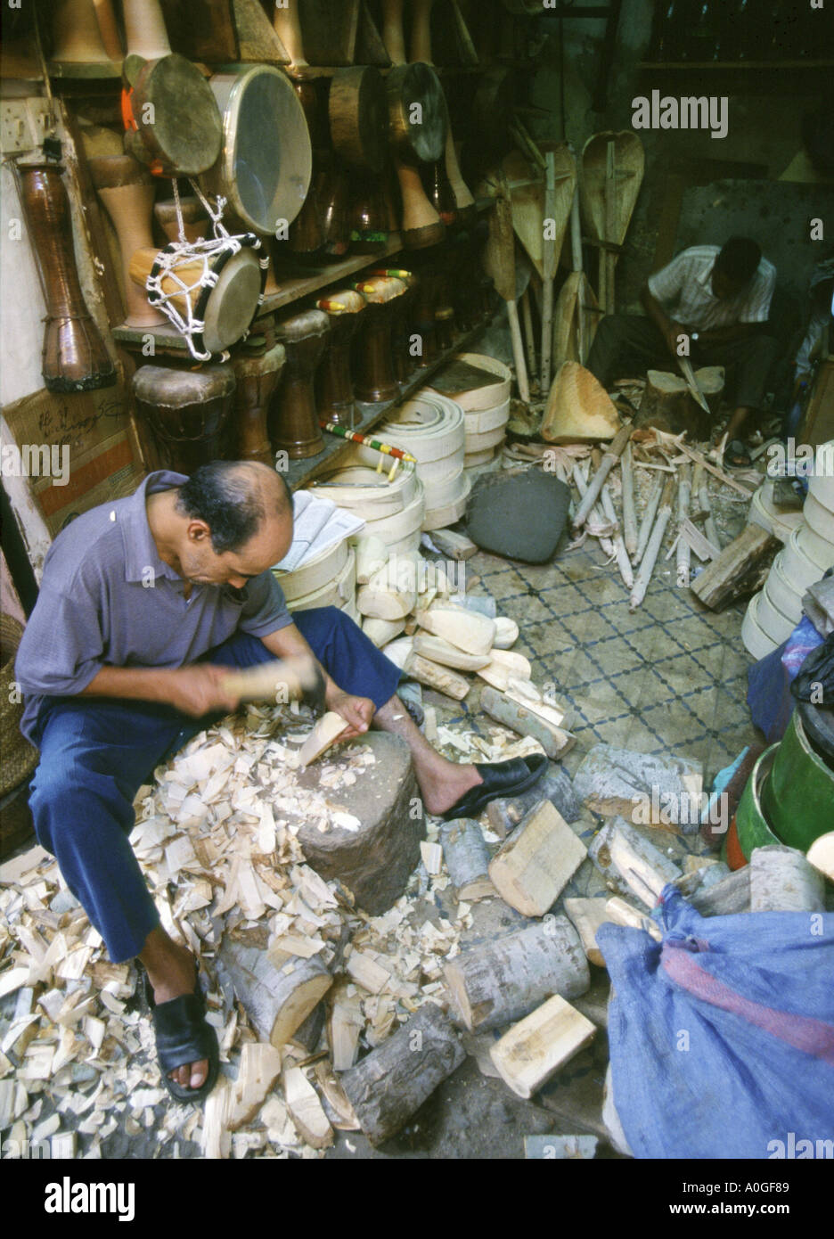 Drum maker Souk marrakech marocco Foto Stock