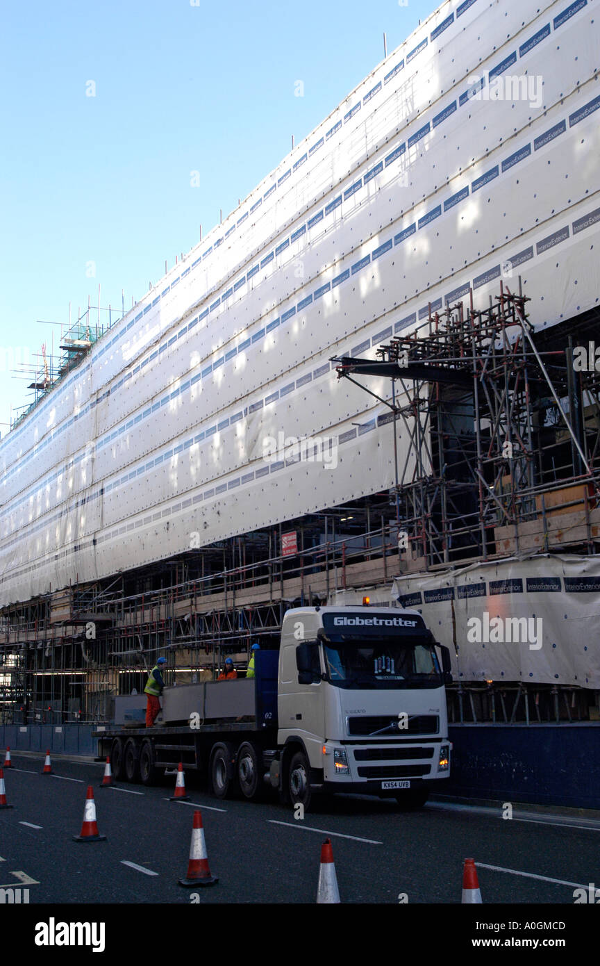 Un autocarro in acciaio erogazione Foto Stock