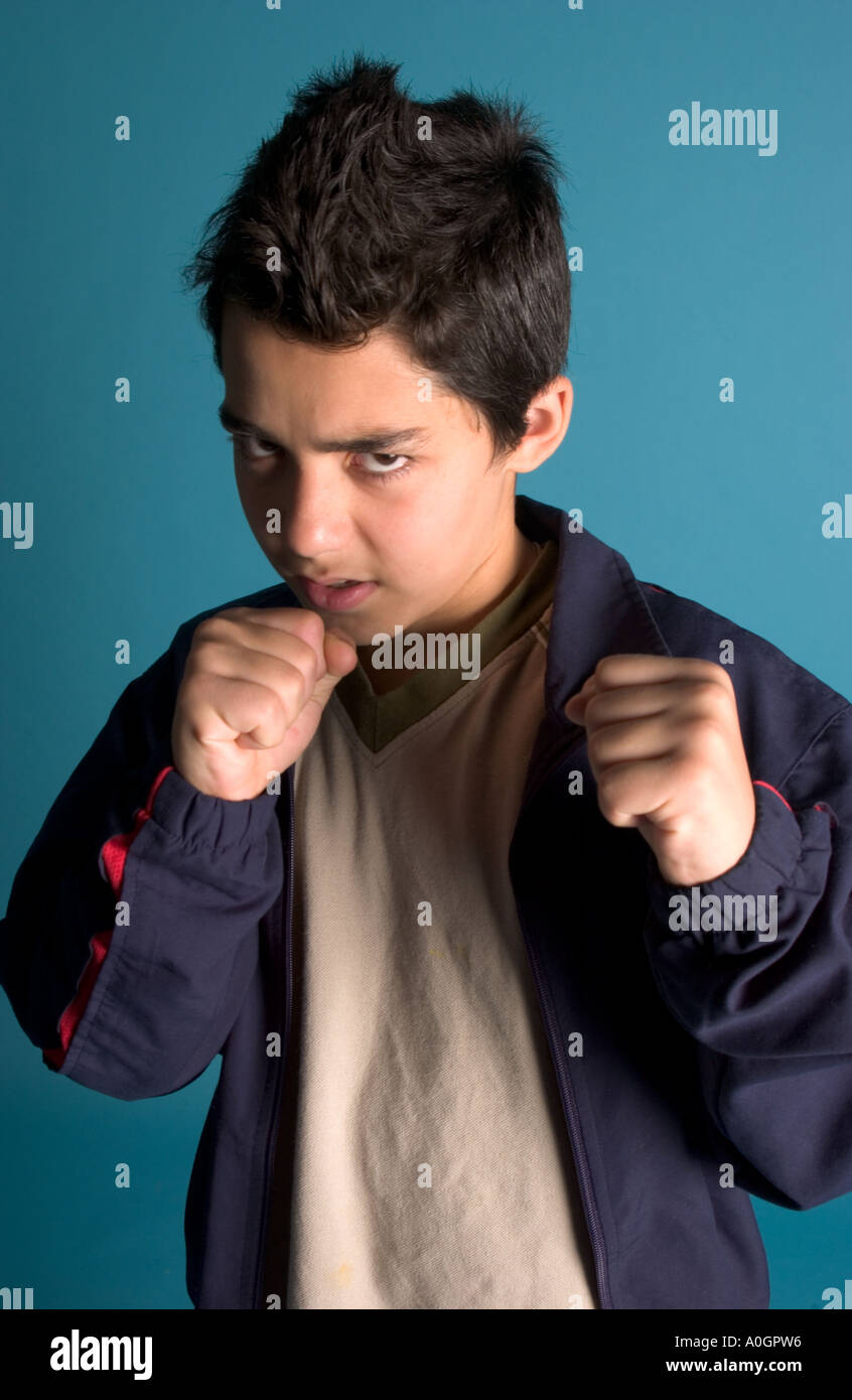 Ritratti di bambini,Fotocamera, Close-Up, Bianco, Bianco, sfondo, Primario, età, bambino, 9-10, Anni, impostazione, indoor, maschi, ragazzi, solo Foto Stock