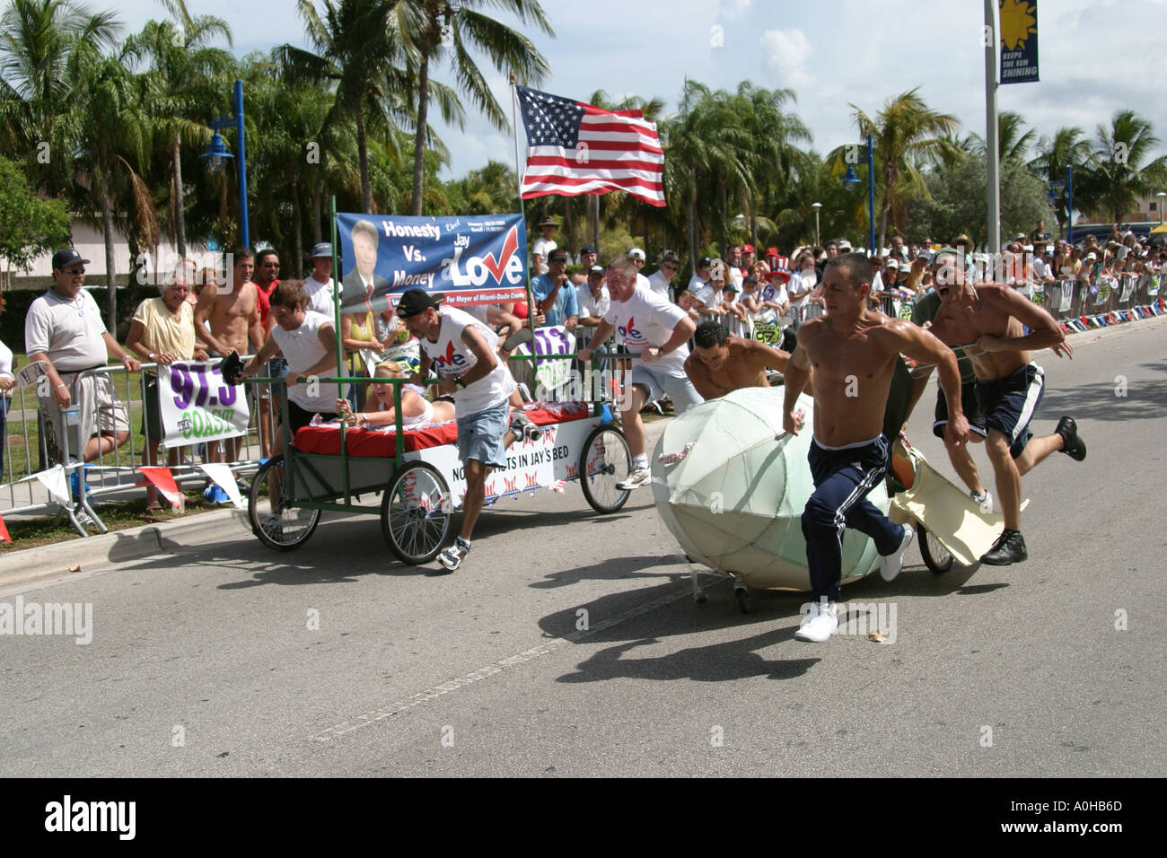 Miami Florida,Coconut Grove,Peacock Park,4 luglio Celebration,4,Holiday,Bed Races,U.S.A.,Stati Uniti America,Nord America,visito Foto Stock