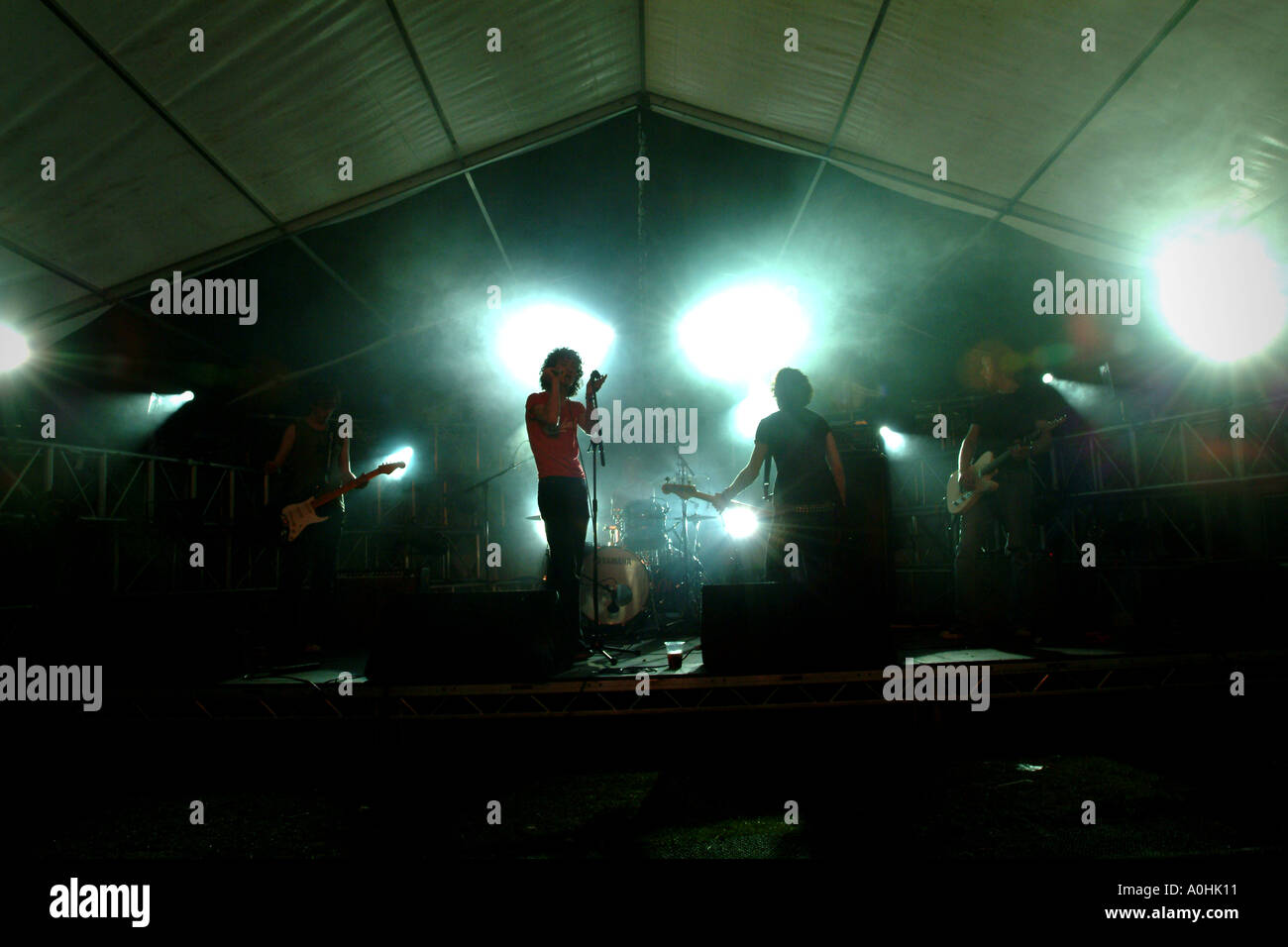 Band eseguendo in estate evento gelato al De Montfort Hall di Leicester il 14 agosto 2004 Foto Stock