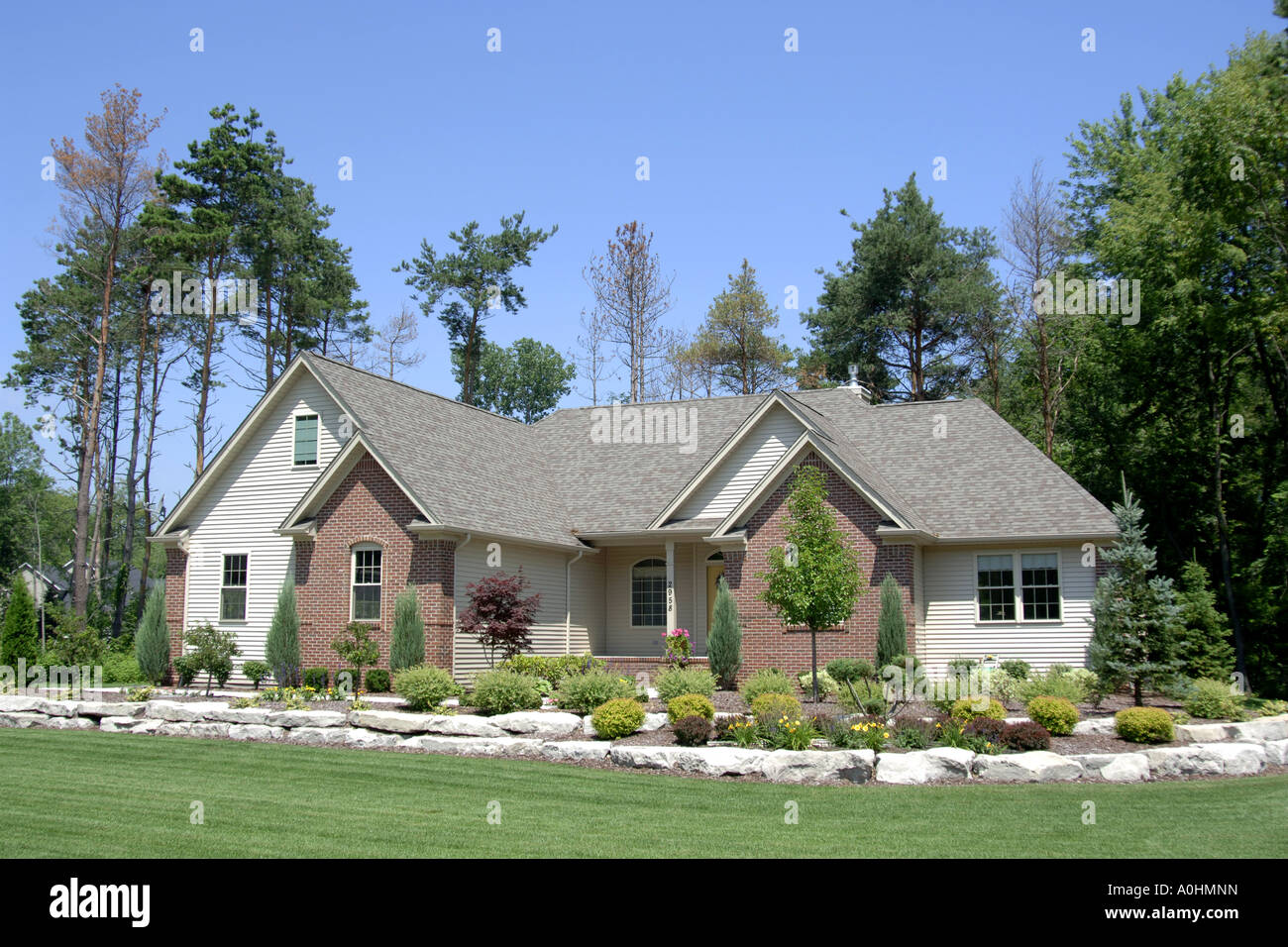 Una casa unifamiliari su un angolo plot in Michigan Foto Stock