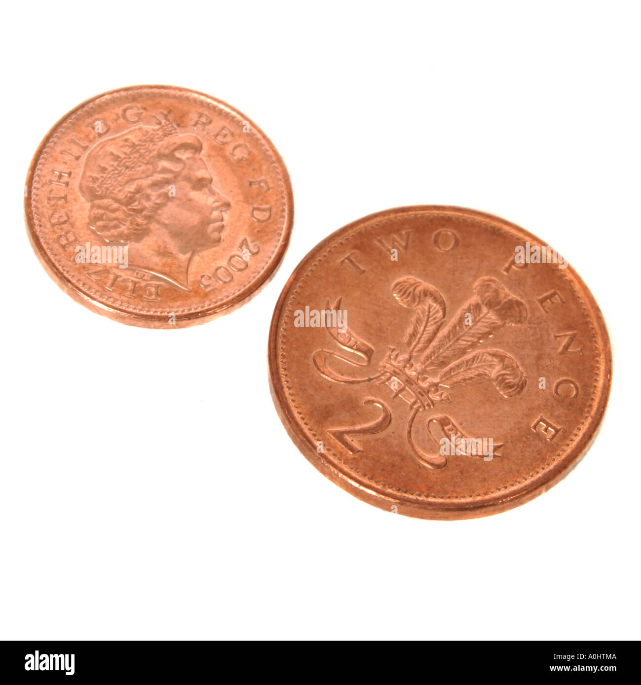 Un obolo di due pezzi e un penny fotografato su sfondo bianco Foto Stock