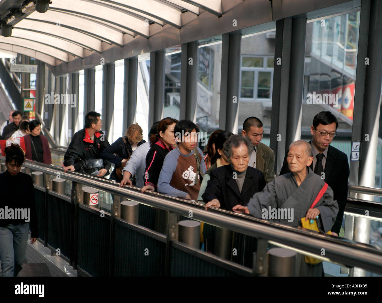 Cina Hong Kong Isola Centrale livelli metà Escalator cina persone Foto Stock