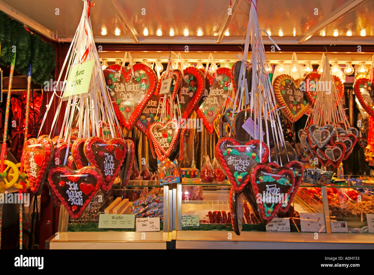 Berlino Mercatini di Natale Kaiser Wilhelm Memory church gingerbread con gli auguri di Natale Foto Stock