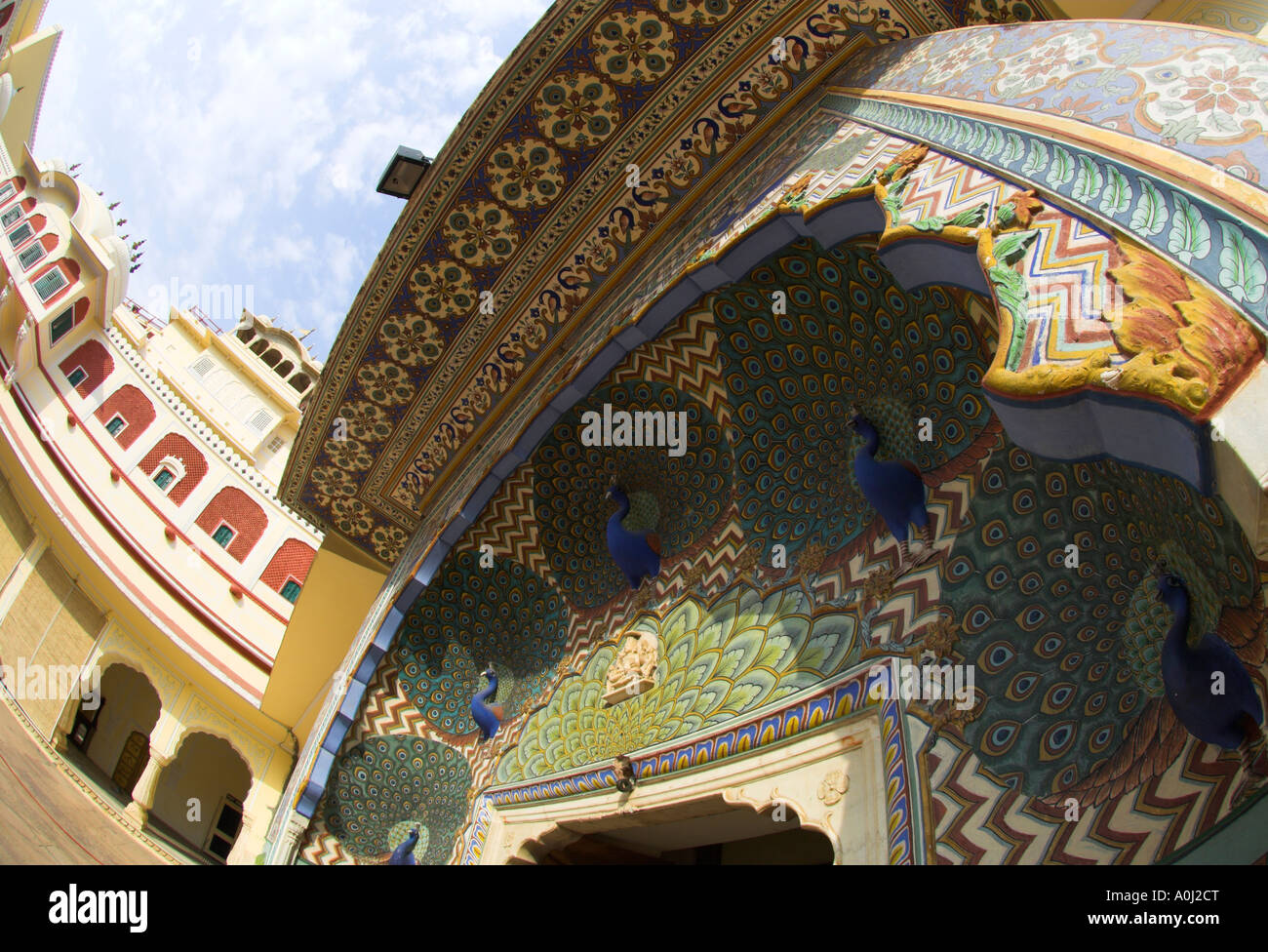 India Rajasthan Jaipur Old City Palace ampia vista del Peacock gate con Chandra Mahal in bkgd Foto Stock