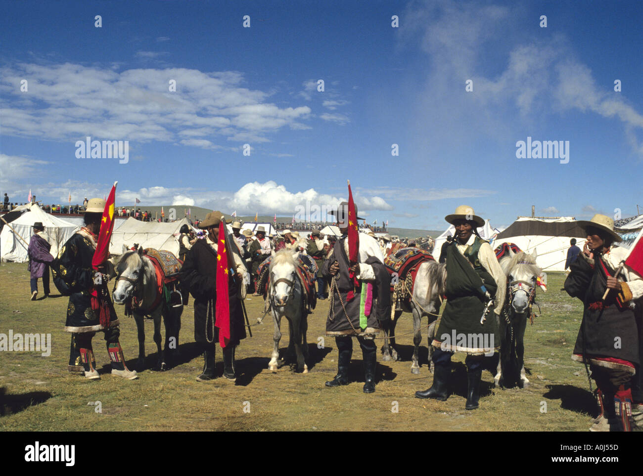 Kampas cavallo gli uomini e le donne al Naqu annuale Fiera Cavalli in Tibet, regione autonoma della Cina,Himalaya Foto Stock