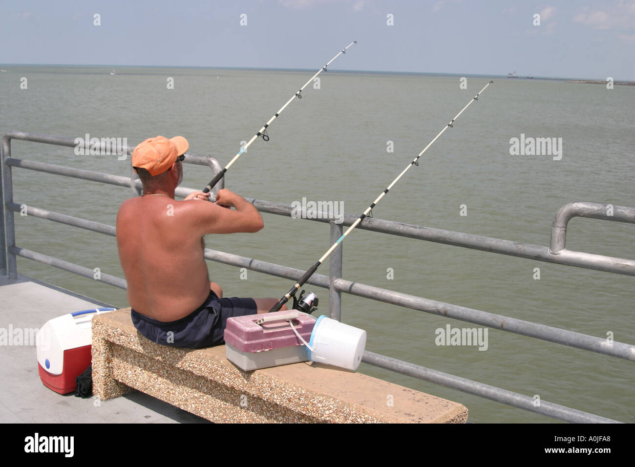 Cleveland Ohio, Lake Erie, Edgewater Park, pesca, sport, atleta, ricreazione, acqua, dal molo, OH0614040069 Foto Stock